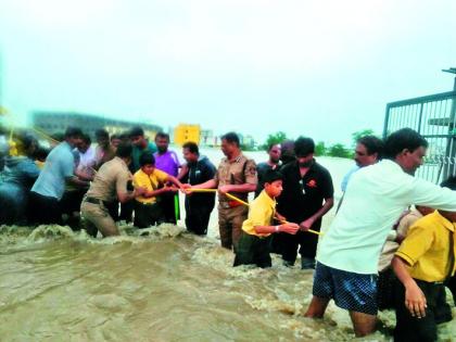 Save the lives of many people with students | मृत्यूच्या दाढेतील विद्यार्थ्यांसह अनेकांचे जीव वाचविले