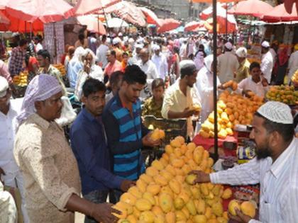 Akshay Tritiya: turnover of lakhs; Fill the women buying gold | अक्षय तृतीया:  लाखोंची उलाढाल; सोने खरेदीवर महिलांचा भर 