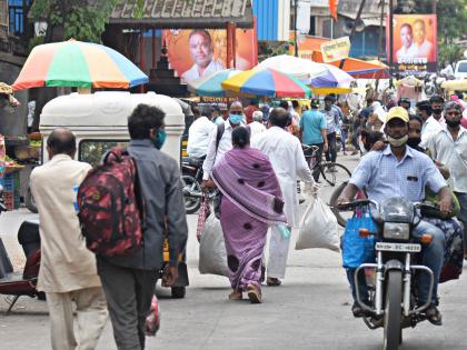 The rush to buy because of the lockdown | लॉकडाऊनमुळे खरेदीसाठी झुंबड,कोरोना खबरदारीकडे दुर्लक्ष