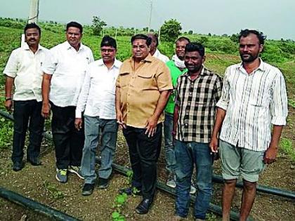 Guardian Minister walks directly into the field | पालकमंत्री पोहोेचले थेट शेतात