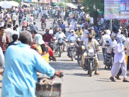 In Amravati, the market was crowded before the curfew | अमरावतीत कडक संचारबंदीपूर्वी बाजारात उसळली गर्दी