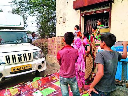 The women strained before the liquor shop | दारू दुकानापुढे महिलांचा ठिय्या