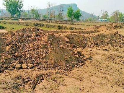 Patchari made his way to his own farm by breaking the Bawanthadi distribution | बावनथडी वितरिकेला फोडून स्वत:च्या शेतापर्यंत तयार केली पाटचारी