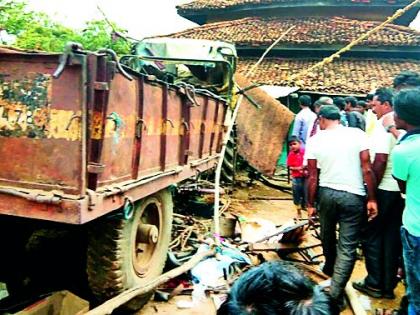 After the drunken control was over, the tractor entered the house | मद्यपि चालकाचे नियंत्रण सुटल्याने ट्रॅक्टर घरात शिरला