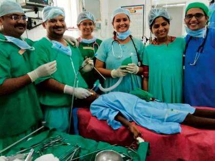 The lid of a pen attached to the bronchial tract removed by a coconut | दूर्बिणीद्वारे काढले श्वसननलिकेत अडकलेले पेनचे झाकण