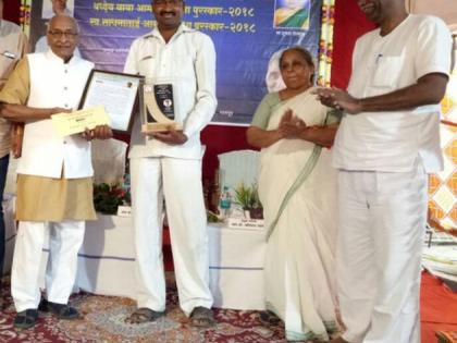 Baba Amte Humanity Award to Matin Bhosale | मतीन भोसले यांना बाबा आमटे मानवता पुरस्कार; आनंदवनात वितरण सोहळा