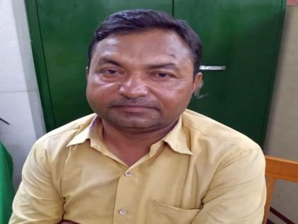 Accepting a bribe of 50 thousand, the villagers took the bribe | ५० हजारांची लाच स्वीकारताना ग्रामसेवकास रंगेहात पकडले Accepting a bribe of 50 thousand, the villagers took the bribe | ५० हजारांची लाच स्वीकारताना ग्रामसेवकास रंगेहात पकडले