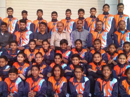  Maharashtra team leaves for school fencing competition | शालेय राष्ट्रीय तलवारबाजी स्पर्धेसाठी महाराष्ट्राचा संघ रवाना