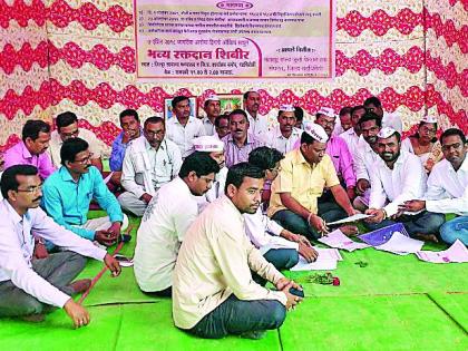 Zilla Parishad gets strike for old pension | जुन्या पेन्शनसाठी जिल्हा परिषदेवर कर्मचाऱ्यांची धडक