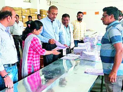 Lok Sabha Election 2019; Election Observers review preparedness | Lok Sabha Election 2019; निवडणूक निरीक्षकांनी घेतला तयारीचा आढावा