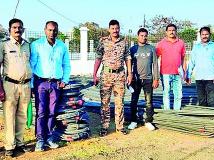 The four-wheeler was also seized along with iron rods | लोखंडी सळ्यांसह गुन्ह्यातील चारचाकी वाहनही केले जप्त