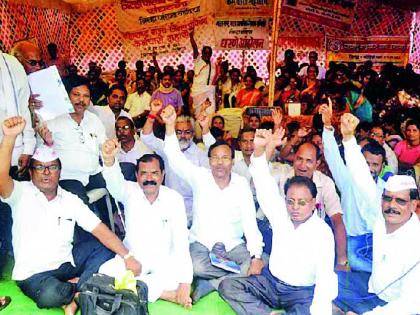 Thousands of employees in the district strike | जिल्ह्यातील हजारो कर्मचारी संपावर