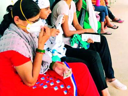 Women in the district won the vaccination | लसीकरणात जिल्ह्यातील महिलांनी मारली बाजी Women in the district won the vaccination | लसीकरणात जिल्ह्यातील महिलांनी मारली बाजी