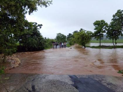  Do not miss roads in Hatta rain check | हट्टा येथे पावसाच्या परीक्षेत रस्ते नापास