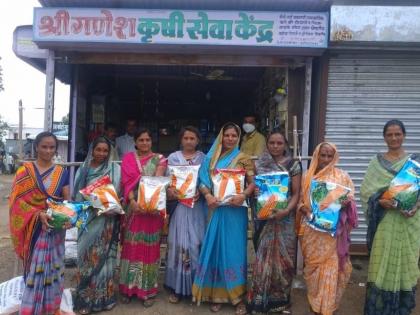 Purchase seeds through women's self-help groups | महिला बचत गटाच्या माध्यमातून बियाणे खरेदी