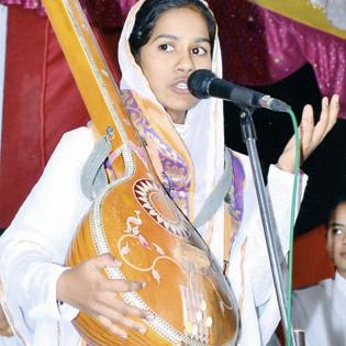 Ahmednagar Weekly Hanuman Week of Teenage girls in 11 districts | ११ जिल्ह्यातील किशोरवयीन मुलींचा अहमदनगरला हरिनाम सप्ताह