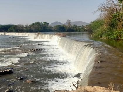 Satisfaction among farmers due to release of water to Girna river | गिरणा नदीला पाणी सोडल्याने शेतकऱ्यांमध्ये समाधान