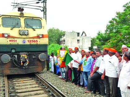 1758 Warkari leaves Khamgaon for Pandharpur | खामगावातून १७५८ वारकरी पंढरपूरला रवाना