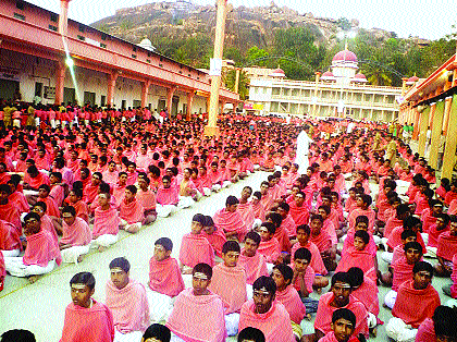 The power to get power from monasteries in Karnataka | कर्नाटकातील मठांमधून मिळणार सत्तेचा कौल