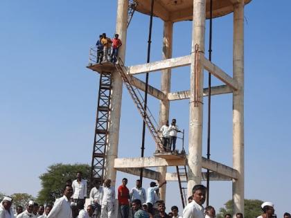  Lasalgaon farmers 'Sholay style' agitation | लासलगावी शेतकऱ्यांचे ‘शोले स्टाईल’ आंदोलन