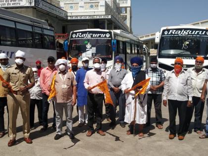  Devotees from Manmad's Gurdwara leave for Punjab | मनमाडच्या गुरुद्वारातील पंजाबचे भाविक रवाना