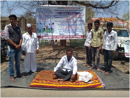  Fasting in front of Chandwad taluka agriculture office of Narayangaon farmer | नारायणगाव येथील शेतकऱ्याचे चांदवड तालुका कृषी कार्यालयासमोर उपोषण