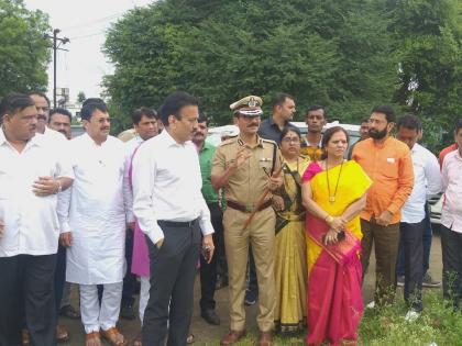 Girish Mahajan inspects Modi's synagogue | मोदींच्या सभास्थळाची गिरीश महाजनांकडून पाहणी