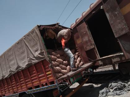  Onion exports to Bangladesh by rail | रेल्वेद्वारे बांगलादेशला कांदा निर्यात