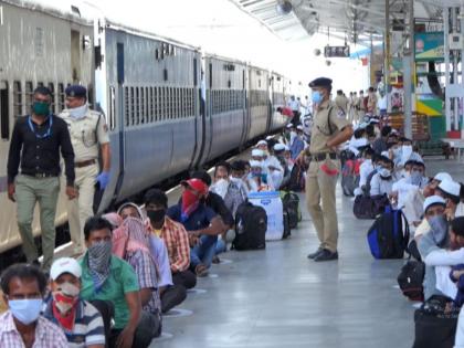 Special train departed for the second day in a row | सलग दुसऱ्या दिवशी विशेष रेल्वे रवाना Special train departed for the second day in a row | सलग दुसऱ्या दिवशी विशेष रेल्वे रवाना
