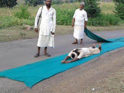 After Alandi's devotion, Narmada worshiped Baba in the Ghat | आळंदीच्या भक्तीनंतर नर्मदा घाटात बाबांचा साष्टांग दंडवत After Alandi's devotion, Narmada worshiped Baba in the Ghat | आळंदीच्या भक्तीनंतर नर्मदा घाटात बाबांचा साष्टांग दंडवत
