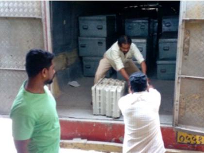 The EVM machine in the district was sent to Ahmednagar | जिल्ह्यातील ईव्हीएम मशिन अहमदनगरसाठी झाले रवाना