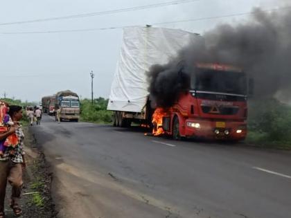 Trolley took the belly due to electric wires | विद्युत तारांमुळे ट्रॉलाने घेतला पेट