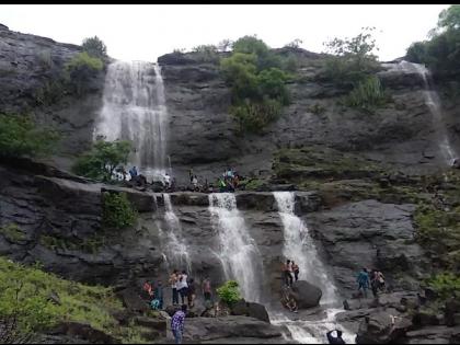 Waterfall tourist attraction at Pahadeshwar | पहाडेश्वर येथील धबधबा पर्यटकांचे आकर्षण