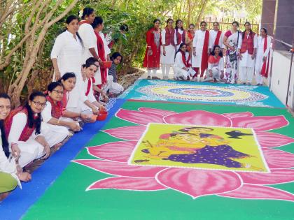 Magnificent rangoli in the Wishamani temple | इच्छामणी मंदिरात भव्य रांगोळी