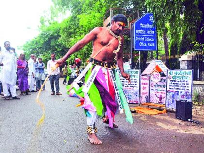  The farmer himself has been dragging himself | शेतकºयाने स्वत:वरच ओढले आसूड