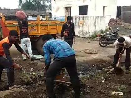 Youth sanitation drive at Vadali | वडाळी येथे युवकांकडून स्वच्छता मोहीम