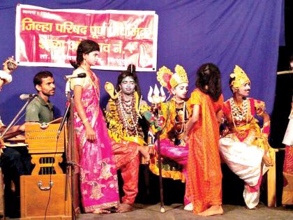 Sindhudurg: The novel initiative of the Theater, Amegaon School, for the prize money | सिंधुुदुर्ग : बक्षिसाच्या रकमेतून शाळेला रंगमंच, आंबेगाव शाळेचा अभिनव उपक्रम