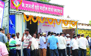 Water ATMs on the occasion of Pune's Poetry Memorial | पाडळीत वडिलांच्या पुण्यस्मरणानिमित्त वॉटर एटीएम