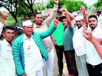 Demonstrations in protest against forced repayment | सक्तीच्या वसुलीविरोधात दात्याणेत निदर्शने