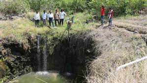 The body of an unknown Isma in a fallen well | पडीक विहिरीत अनोळखी इसमाचा मृतदेह