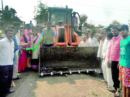 Farmers' enjoyment is pleasant due to paddy roads | पांदण रस्त्यांमुळे शेतकऱ्यांची वहिवाट सुखद