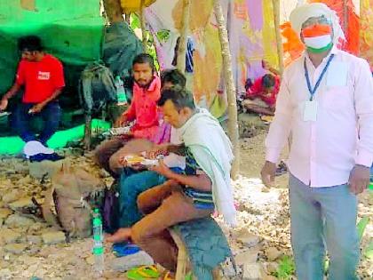A helping hand to other state workers | परराज्यातील मजुरांना मदतीचा हात A helping hand to other state workers | परराज्यातील मजुरांना मदतीचा हात