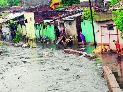 Polkhol of the administration of the municipality in the first rain | पहिल्याच पावसात पालिकेच्या कारभाराची पोलखोल