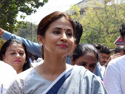 Urmila Matondkar tests positive for COVID-19 | उर्मिला मातोंडकर यांना कोरोनाची लागण, ट्विट करून दिली माहिती