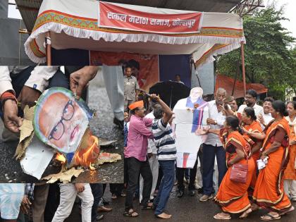 Burning of symbolic effigy of minister Bhujbal by Maratha community in Kolhapur | कोल्हापुरात मराठा समाजातर्फे मंत्री भुजबळ यांच्या प्रतीकात्मक पुतळ्याचे दहन