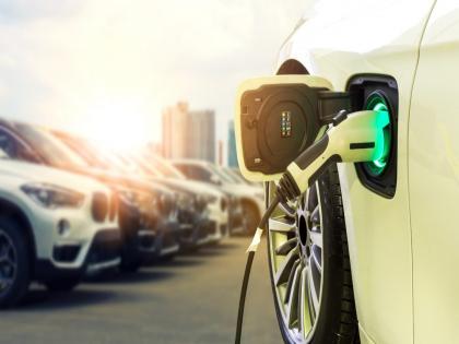 Electric vehicles on the rise; after-sales service in the dark | इलेक्ट्रिक वाहने वाढली; विक्रीपश्चात सेवा मात्र अंधारात