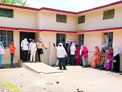 Patient Careless at Kovid Hospital | कोविड हॉस्पिटलमध्ये रुग्णांची हेळसांड Patient Careless at Kovid Hospital | कोविड हॉस्पिटलमध्ये रुग्णांची हेळसांड