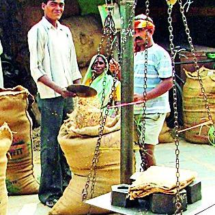 Denying Paddy Purchase By Declaring | निकृष्ट सांगून धान खरेदीस नकार