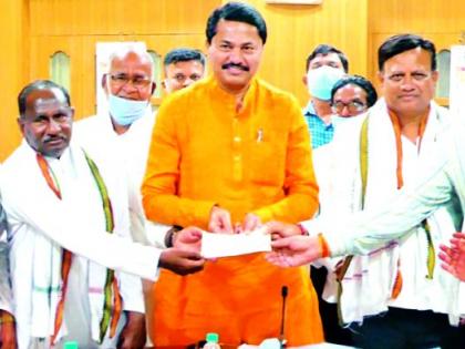 District Bank On behalf of To the Chief Minister's Aid Fund 21 Lakhs | जिल्हा बँकेतर्फे मुख्यमंत्री सहायता निधीला २१ लाख District Bank On behalf of To the Chief Minister's Aid Fund 21 Lakhs | जिल्हा बँकेतर्फे मुख्यमंत्री सहायता निधीला २१ लाख