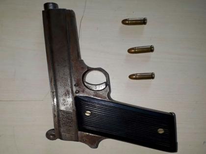 In the custody of the live cartridges, pistols | जिवंत काडतुसे, पिस्तुल बाळगणारा पोलिसांच्या ताब्यात